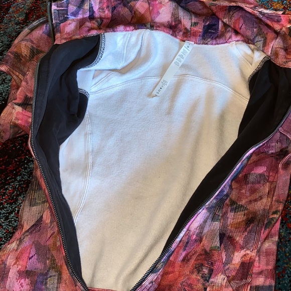 Lululemon jacket - Picture 9 of 9